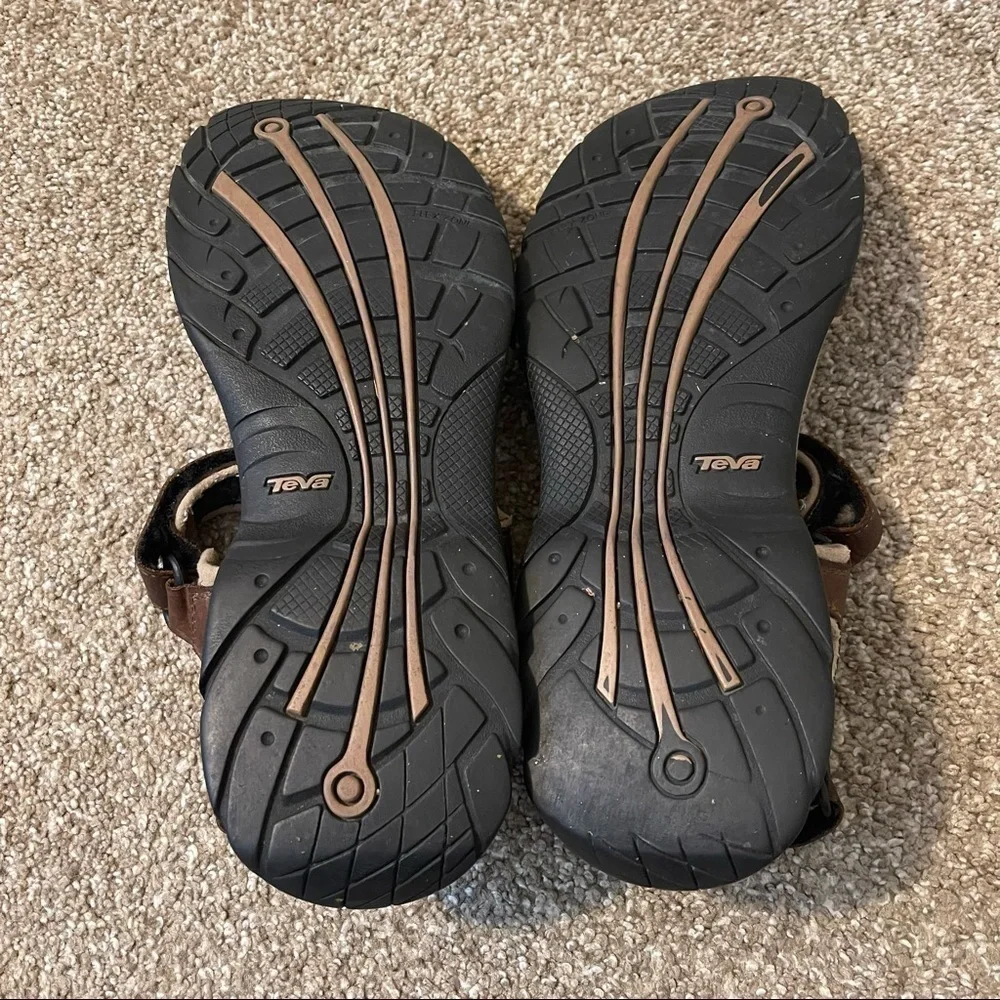 Teva strap sandals size possible 12 but heel to to measure 13.5 from bottom